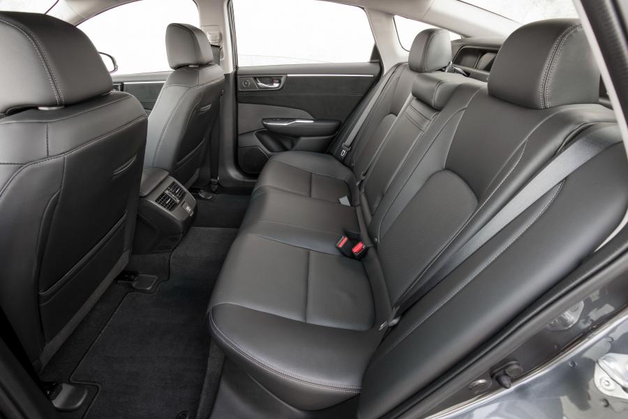 Интерьер Honda Clarity Plug-In Hybrid 2017 года  (NA) (фото 32 из 84)